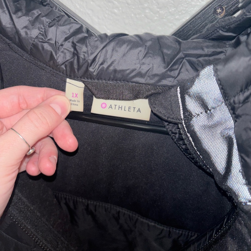Athleta Rock Springs CYA Jacket Black Quilted Puffer Hooded Reflective 1X Runner - Picture 4 of 5
